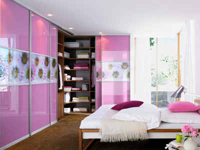 Розовый шкаф для спальни