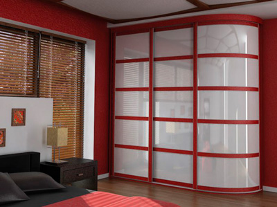 Мебель с радиусными дверями и красным профилем